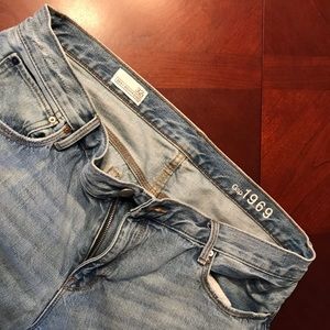 Women’s Gap sexy boyfriend jeans size 32.